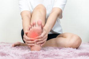Plantar Fasciitis vs Heel Spurs: Differences Explained